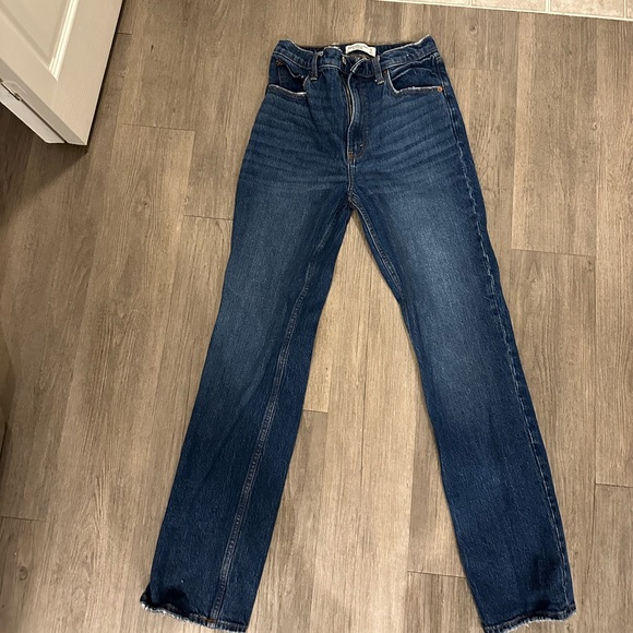Abercrombie & Fitch Ultra High Rise 90s Straight Jeans - Picture 4 of 7